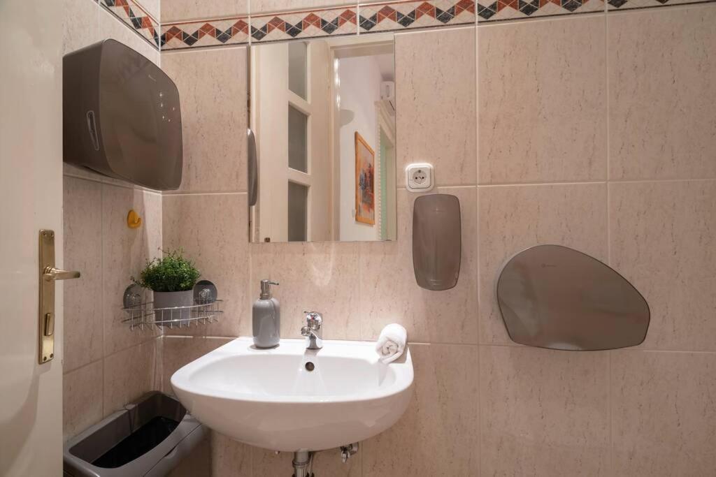 Best Located, 150 M2 5 Bedrooms Apt., Budapest Ngoại thất bức ảnh